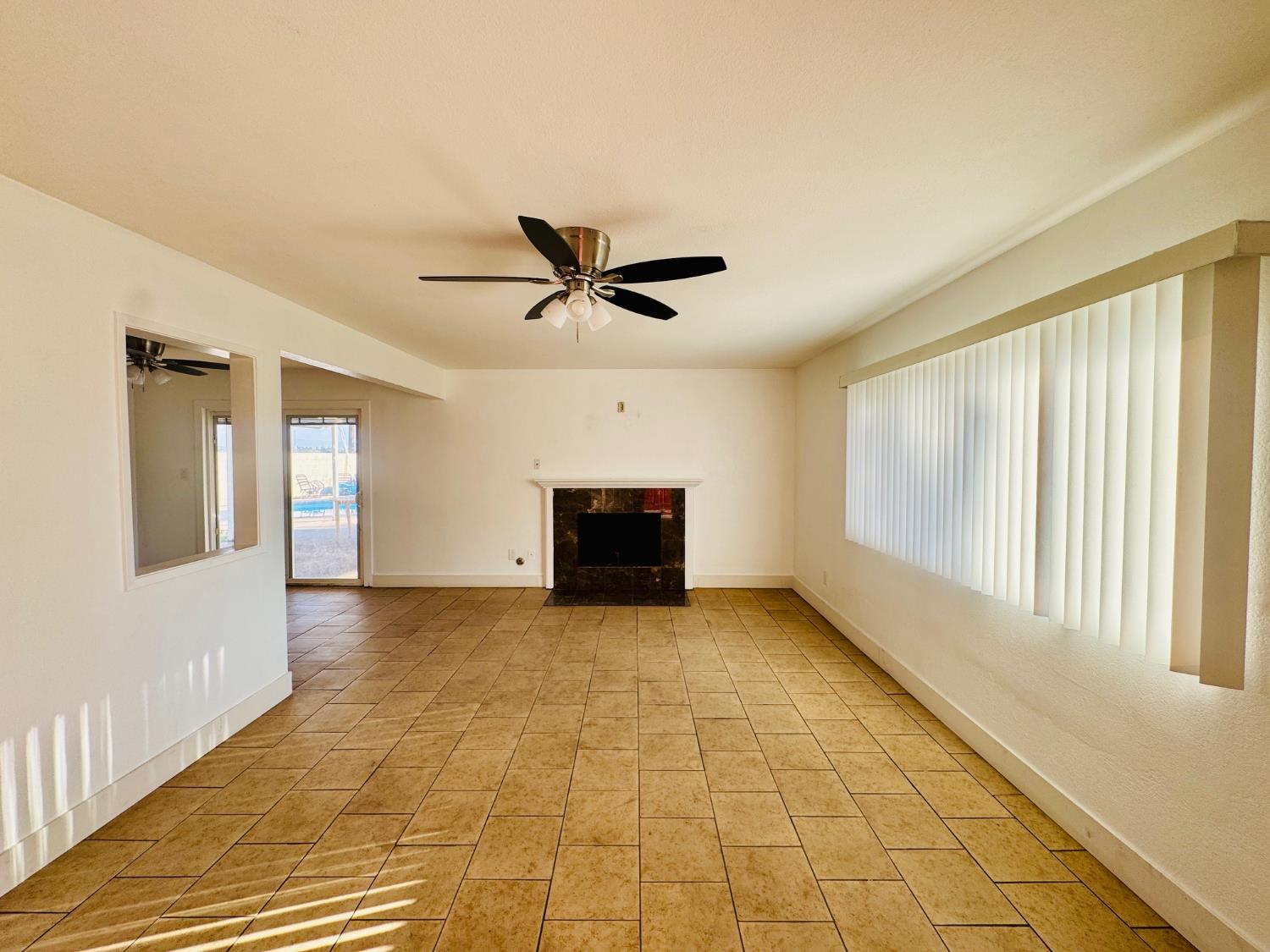 1031 Elizabeth Ct, Bakersfield, CA 93308