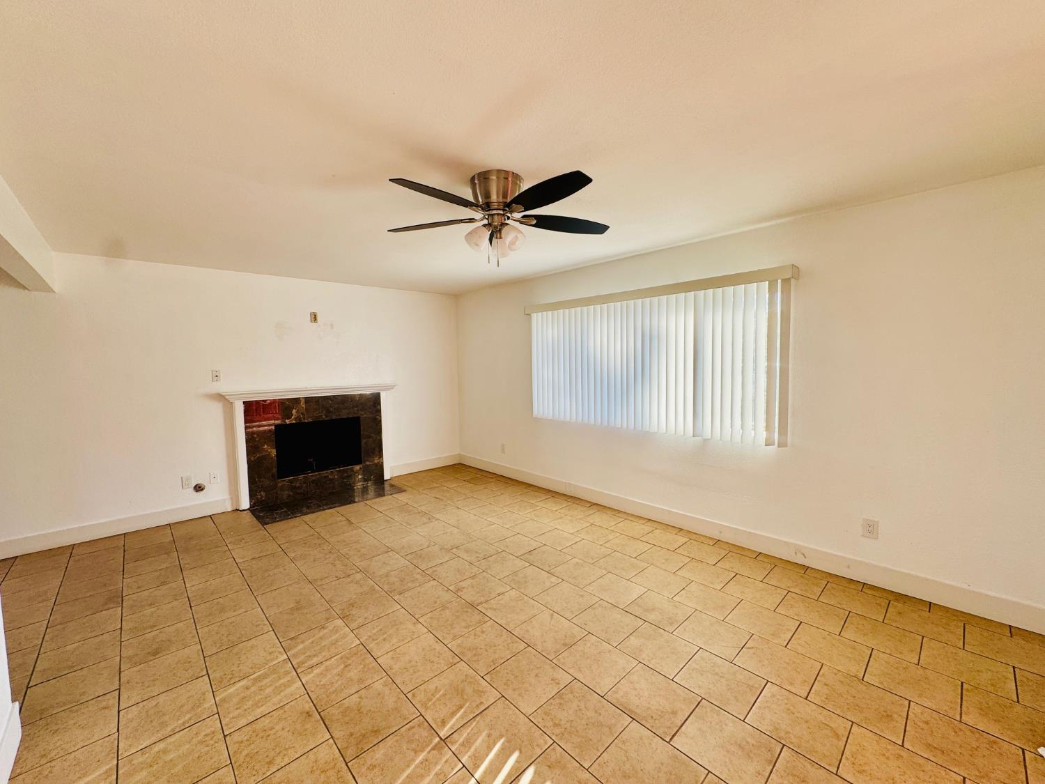 1031 Elizabeth Ct, Bakersfield, CA 93308