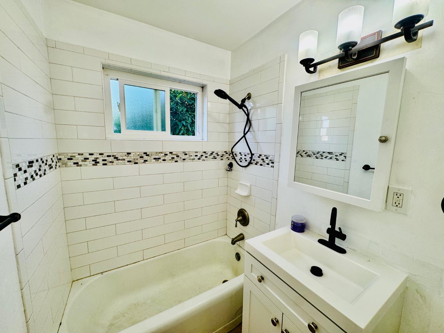 1031 Elizabeth Ct, Bakersfield, CA 93308