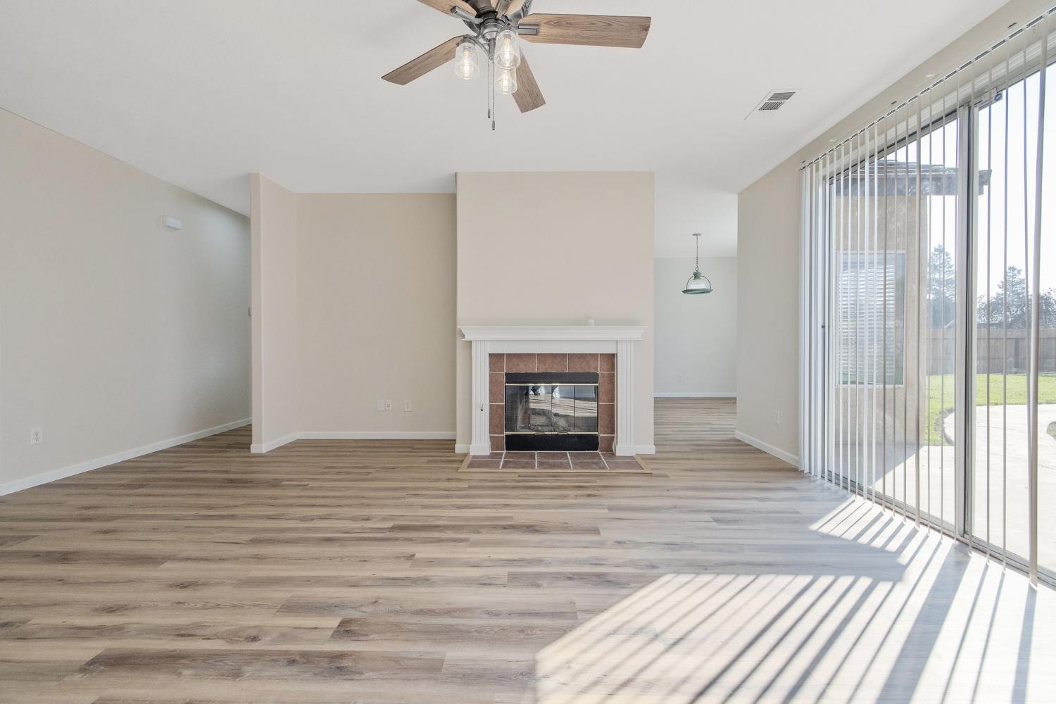 1159 Syrah Ct, Tulare, CA 93274