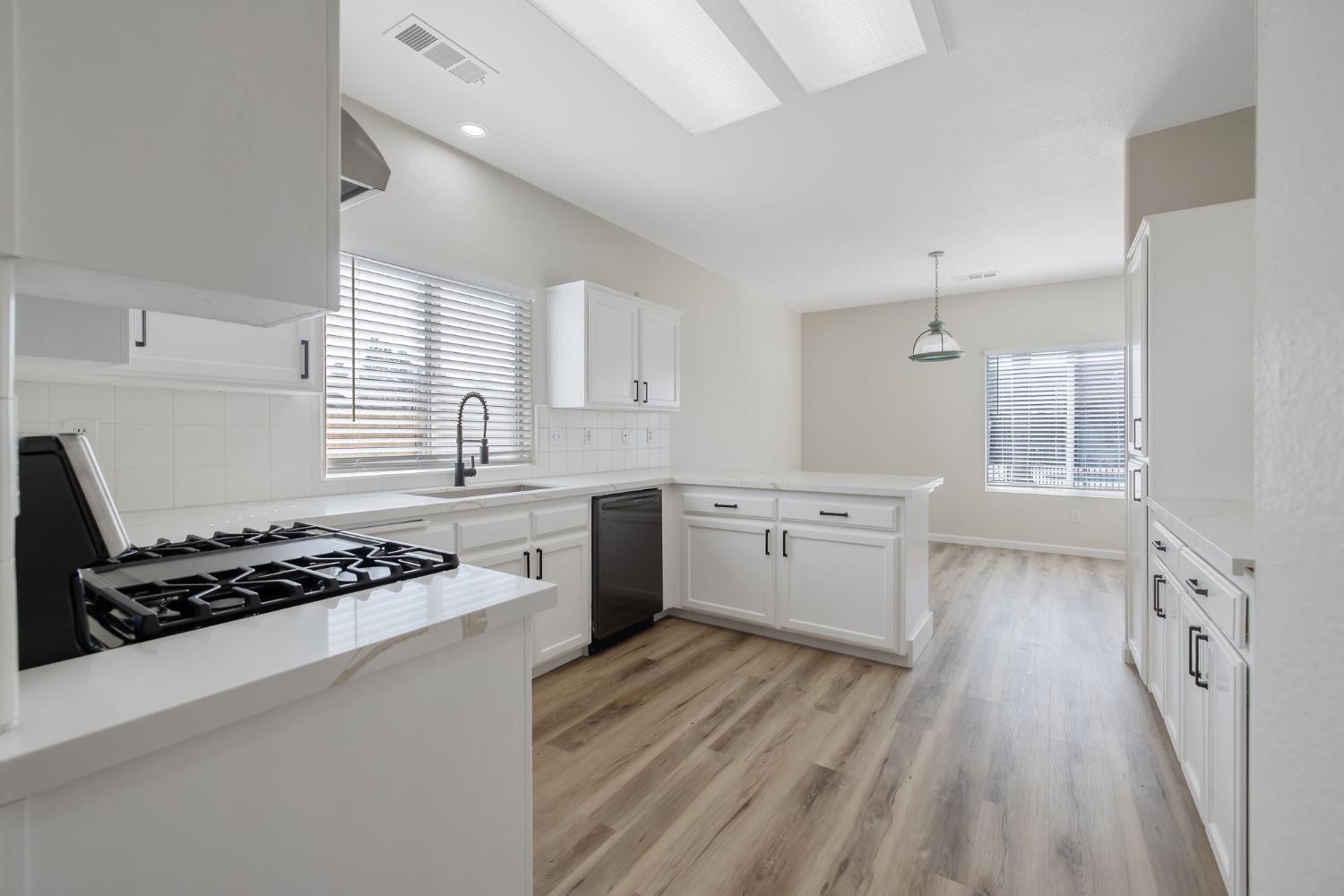 1159 Syrah Ct, Tulare, CA 93274