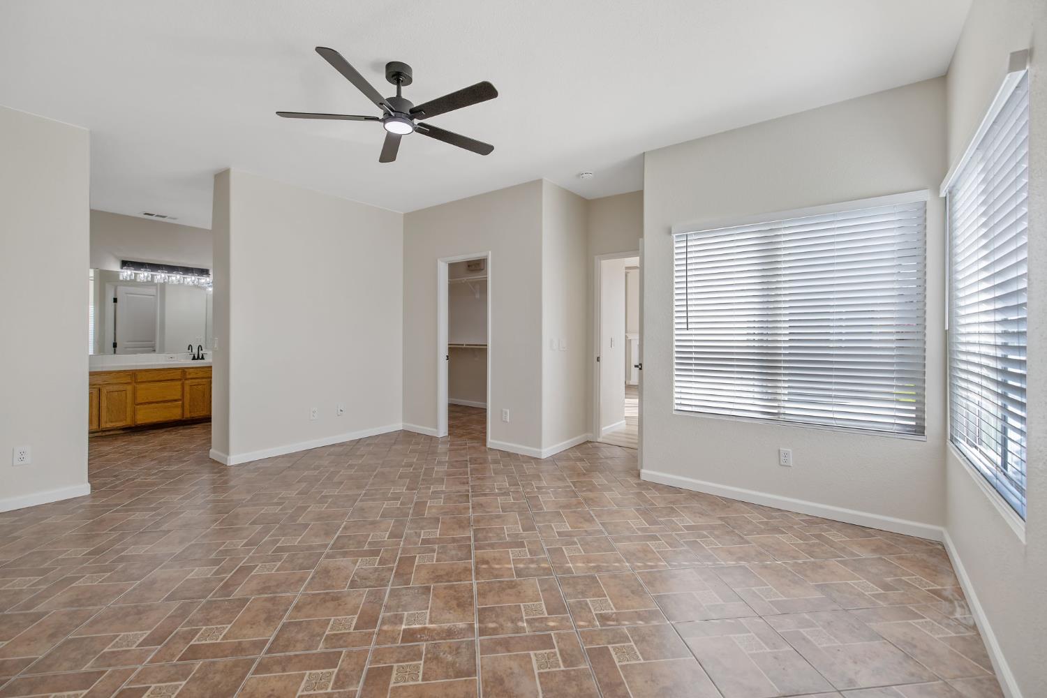 1159 Syrah Ct, Tulare, CA 93274