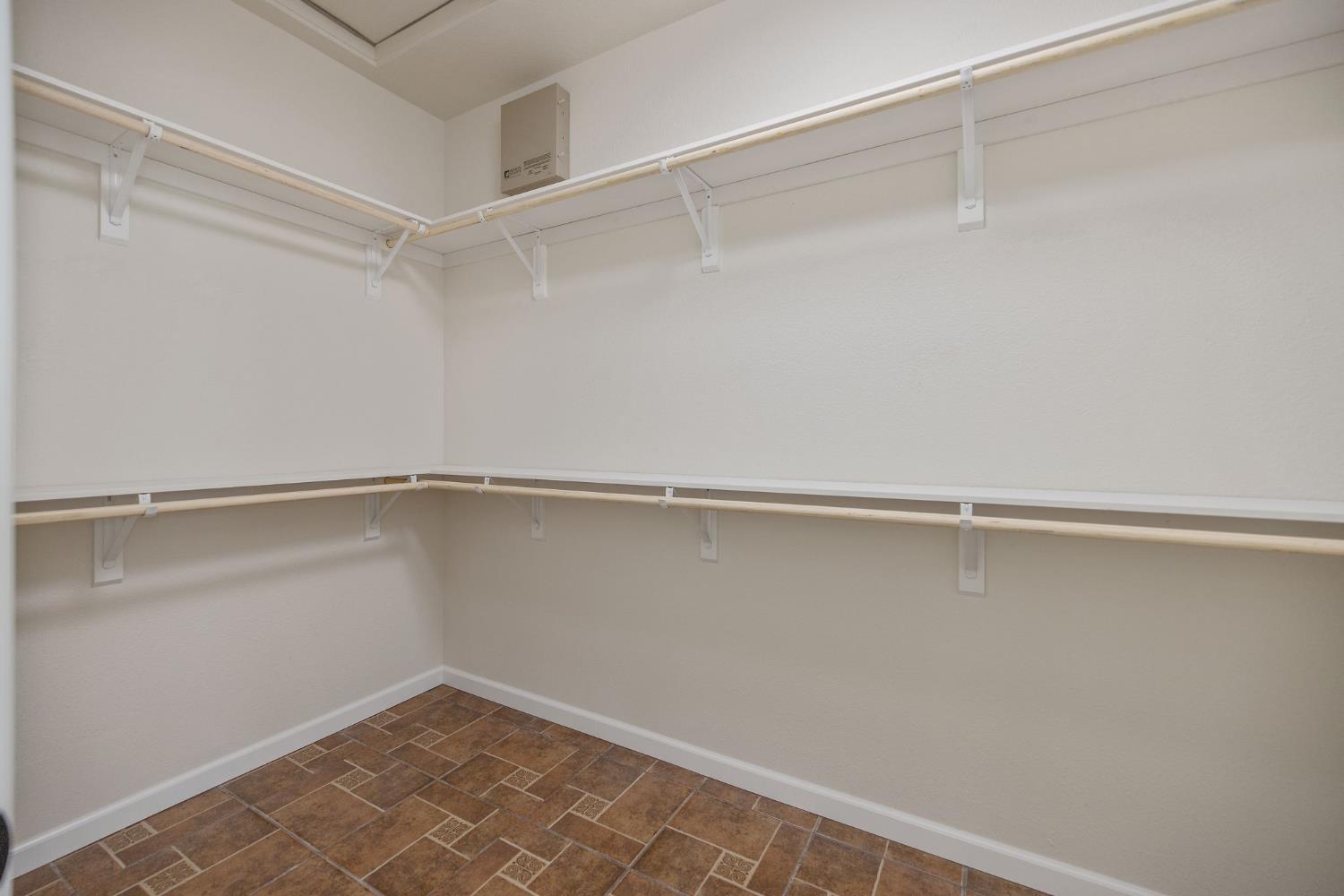 1159 Syrah Ct, Tulare, CA 93274