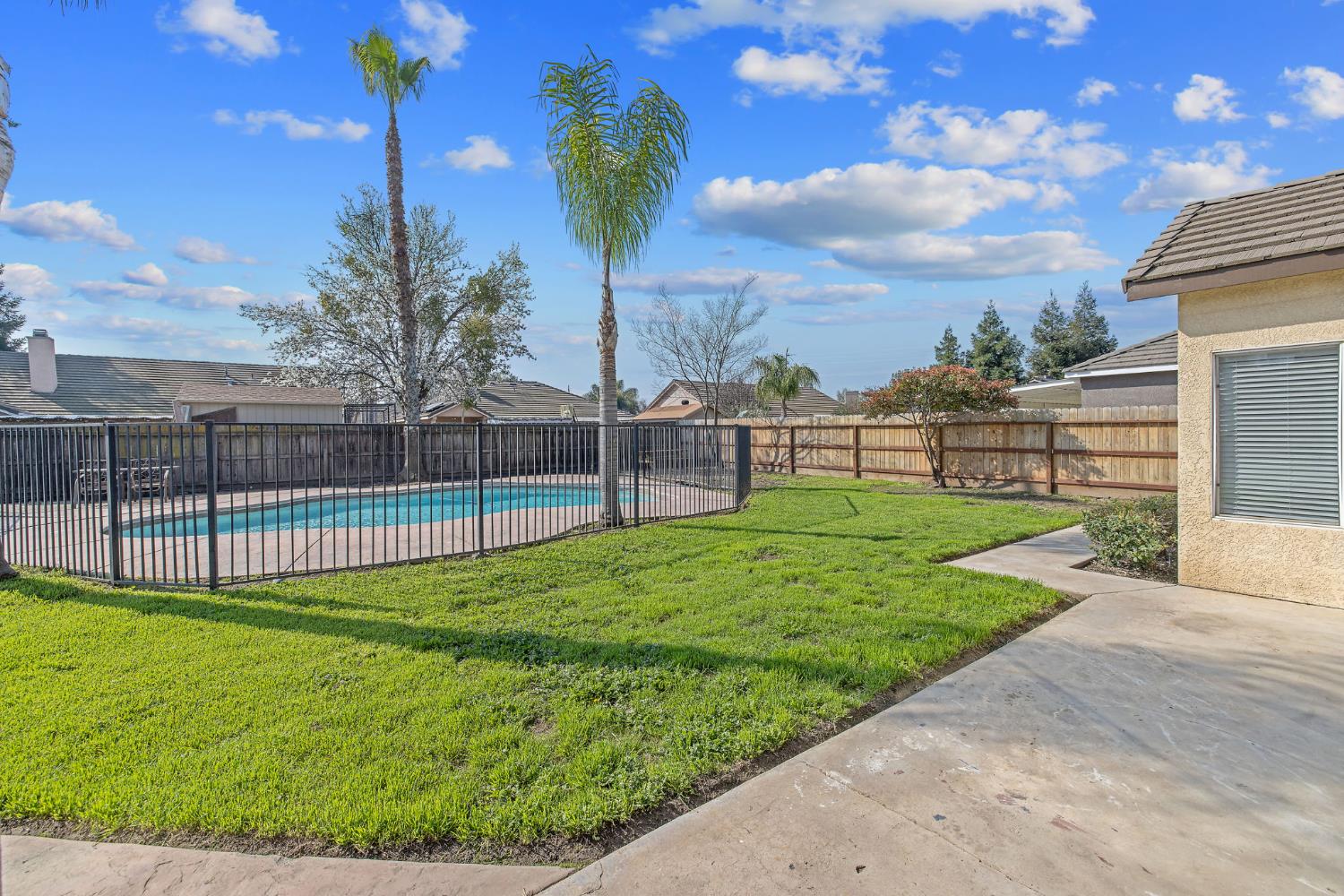 1159 Syrah Ct, Tulare, CA 93274