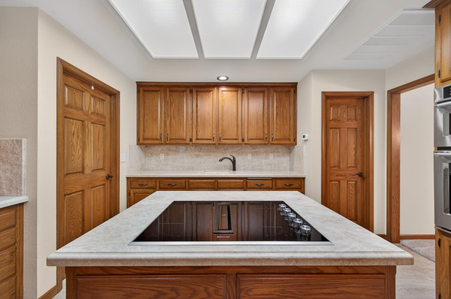 816 E Country View Cir, Fresno, CA 93730