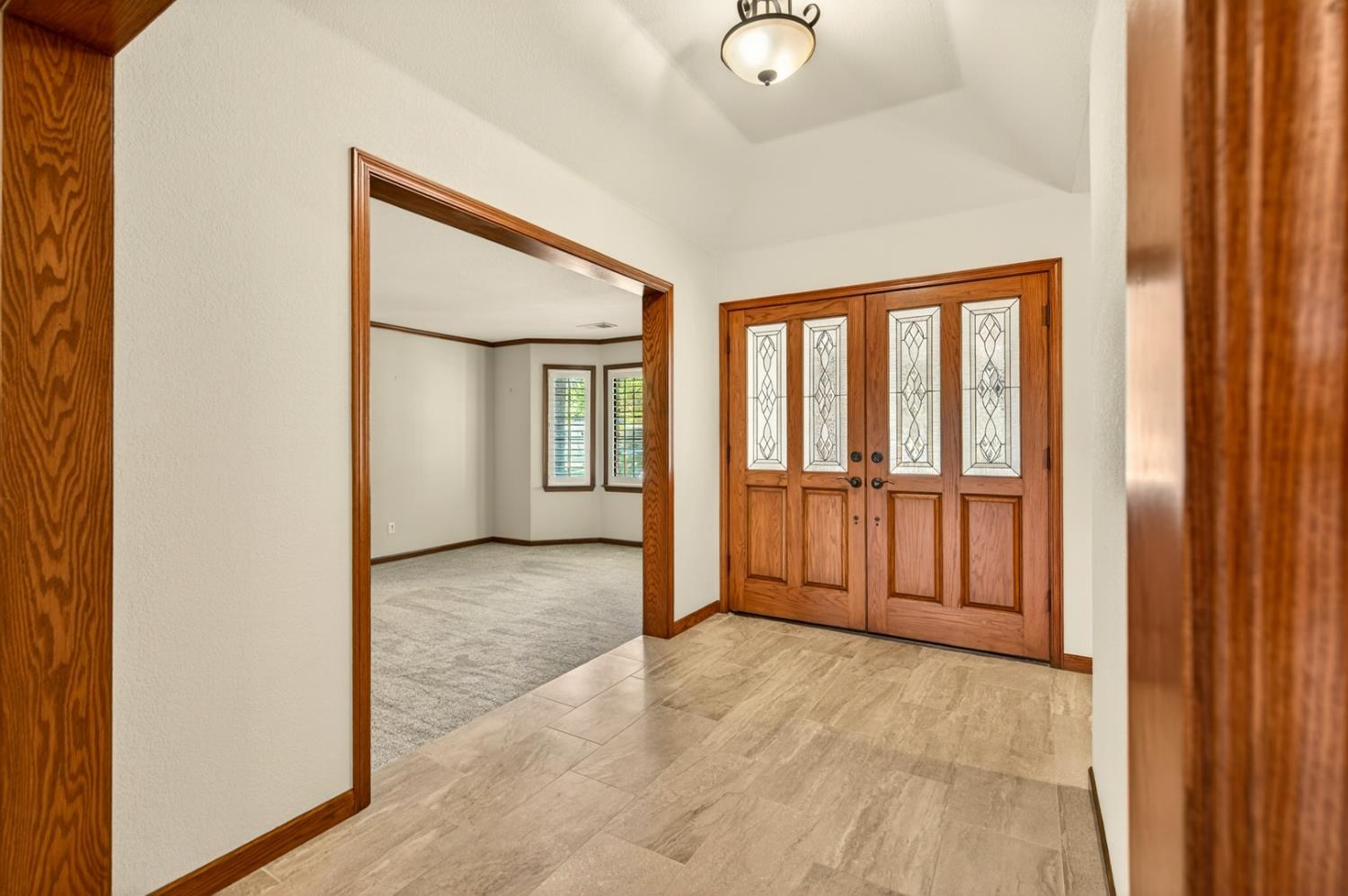 816 E Country View Cir, Fresno, CA 93730