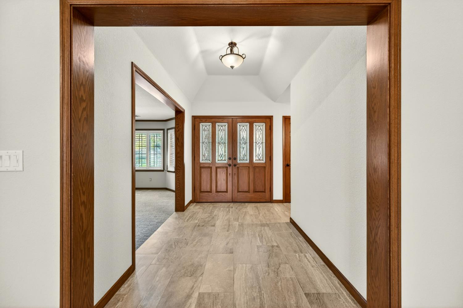 816 E Country View Cir, Fresno, CA 93730