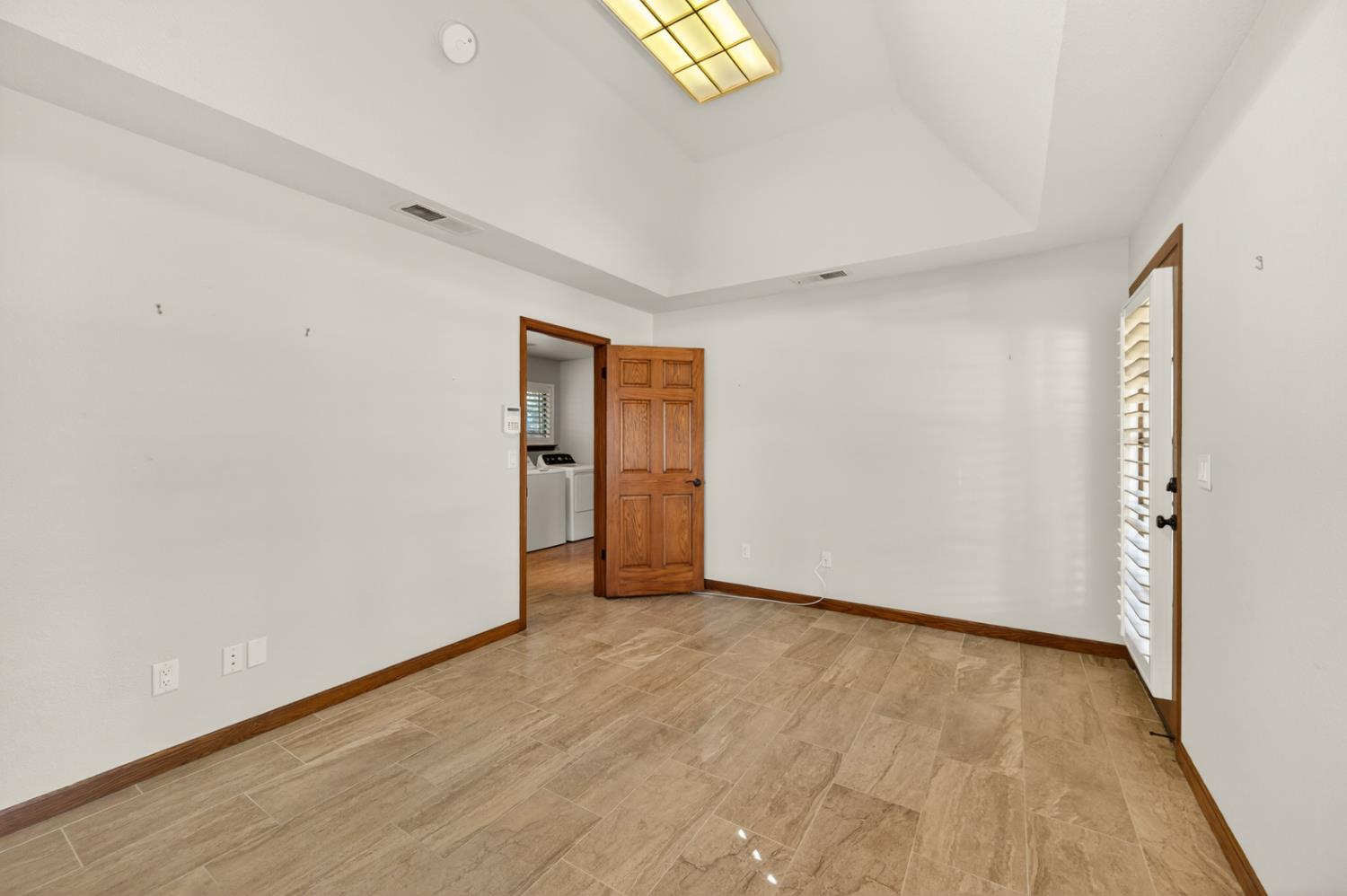 816 E Country View Cir, Fresno, CA 93730