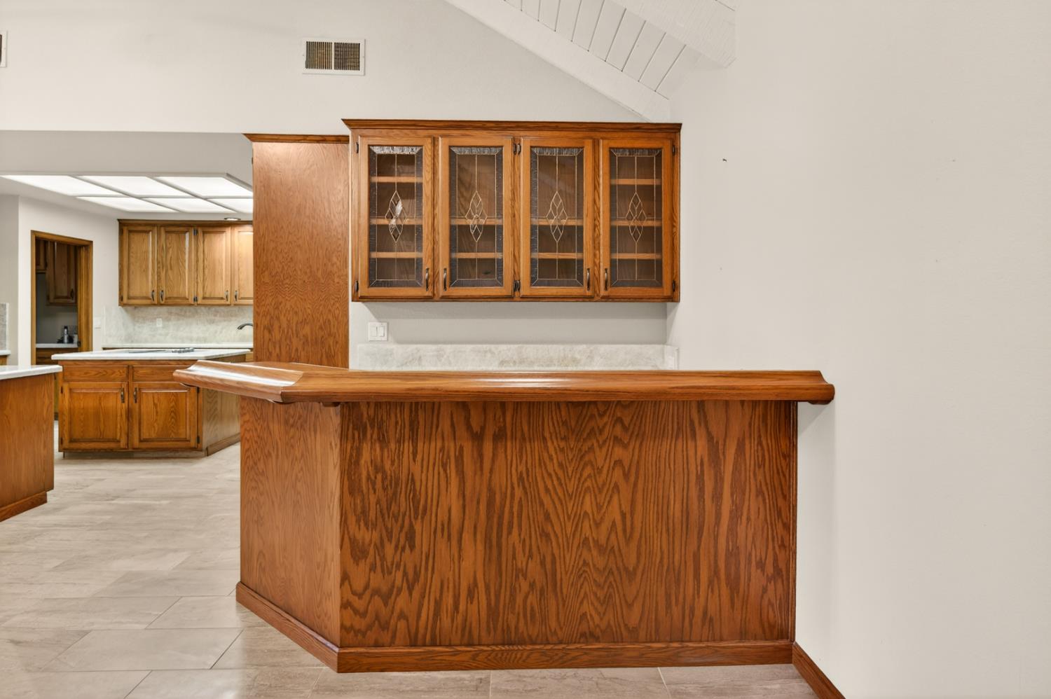 816 E Country View Cir, Fresno, CA 93730