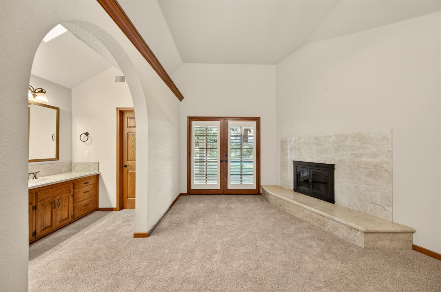 816 E Country View Cir, Fresno, CA 93730