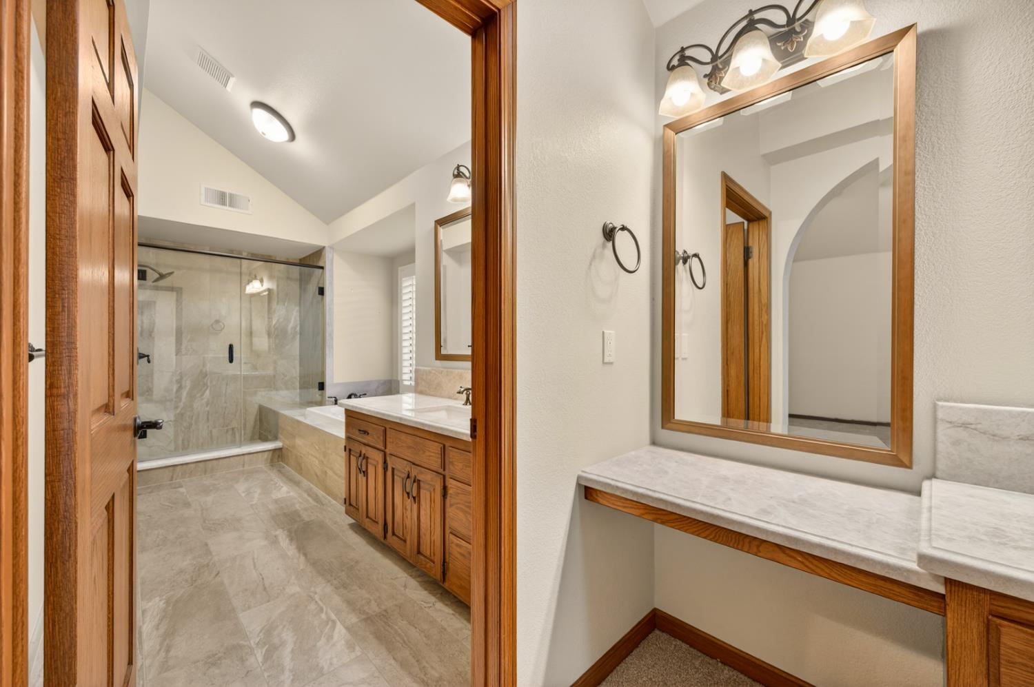 816 E Country View Cir, Fresno, CA 93730