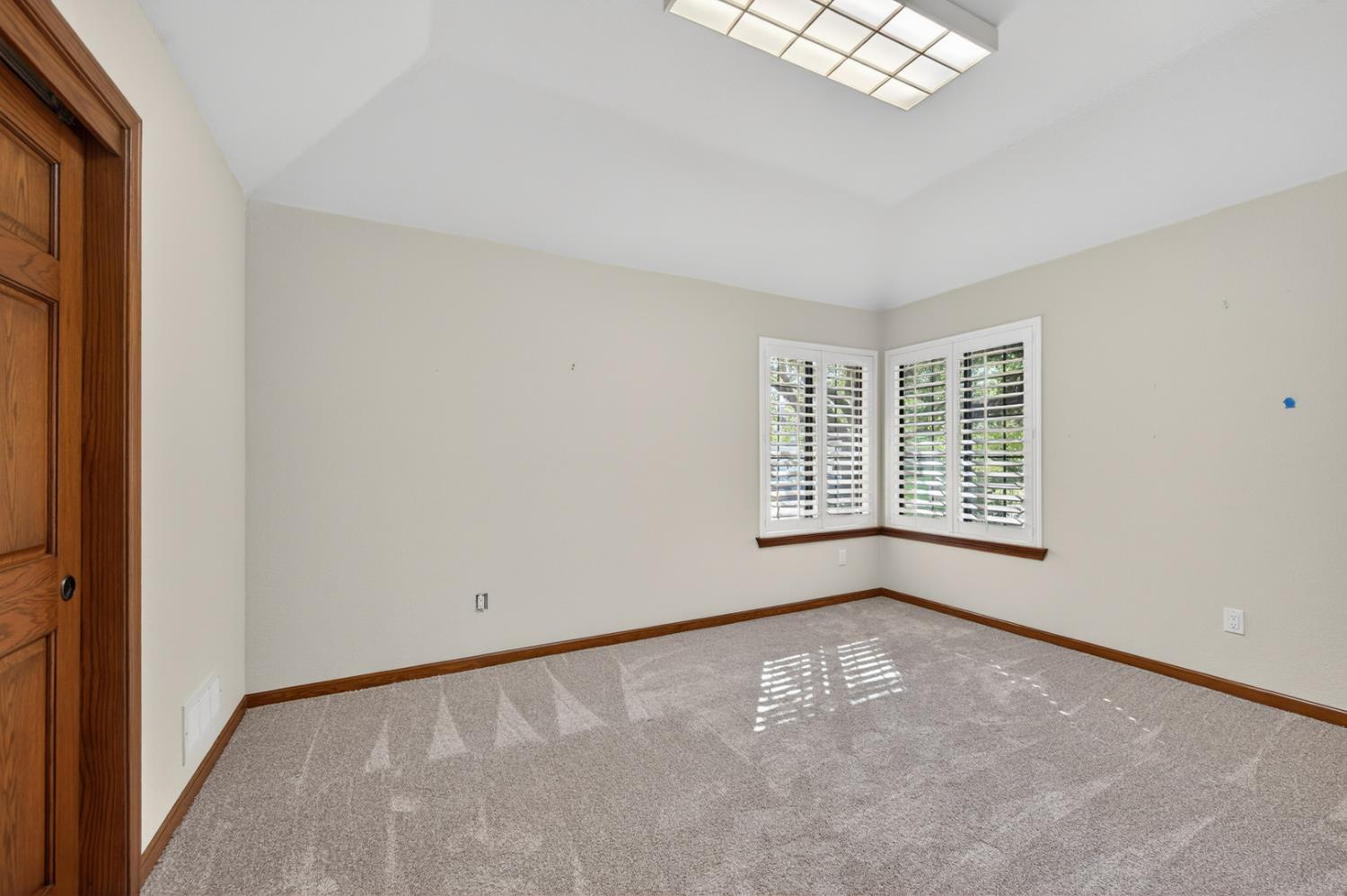 816 E Country View Cir, Fresno, CA 93730