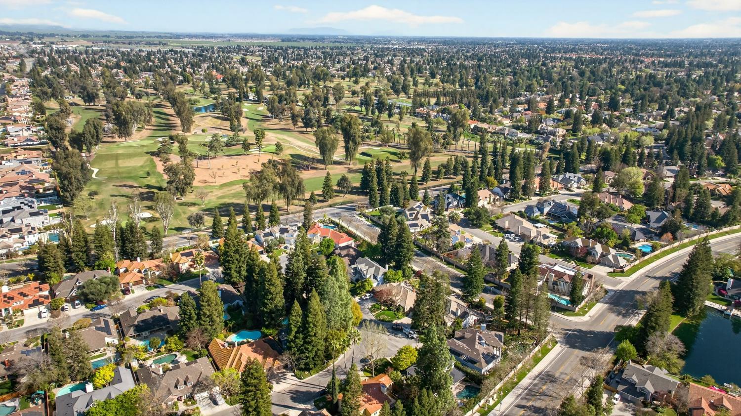 816 E Country View Cir, Fresno, CA 93730