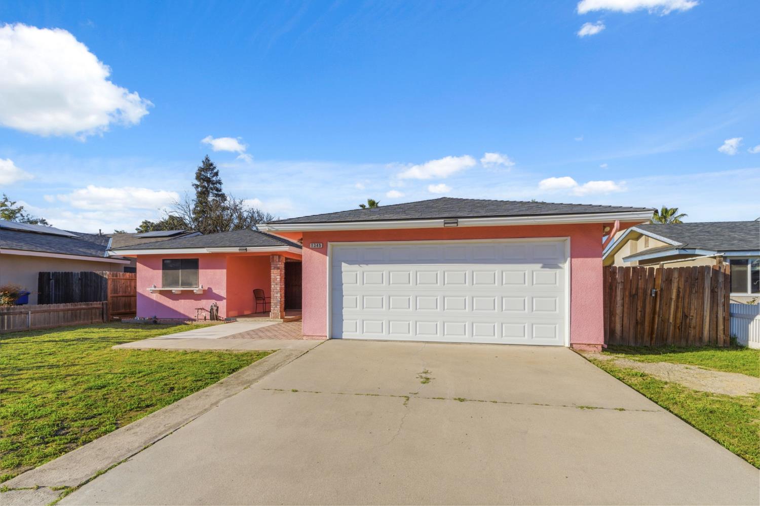 1345 Robinson Ave, Clovis, CA 93612