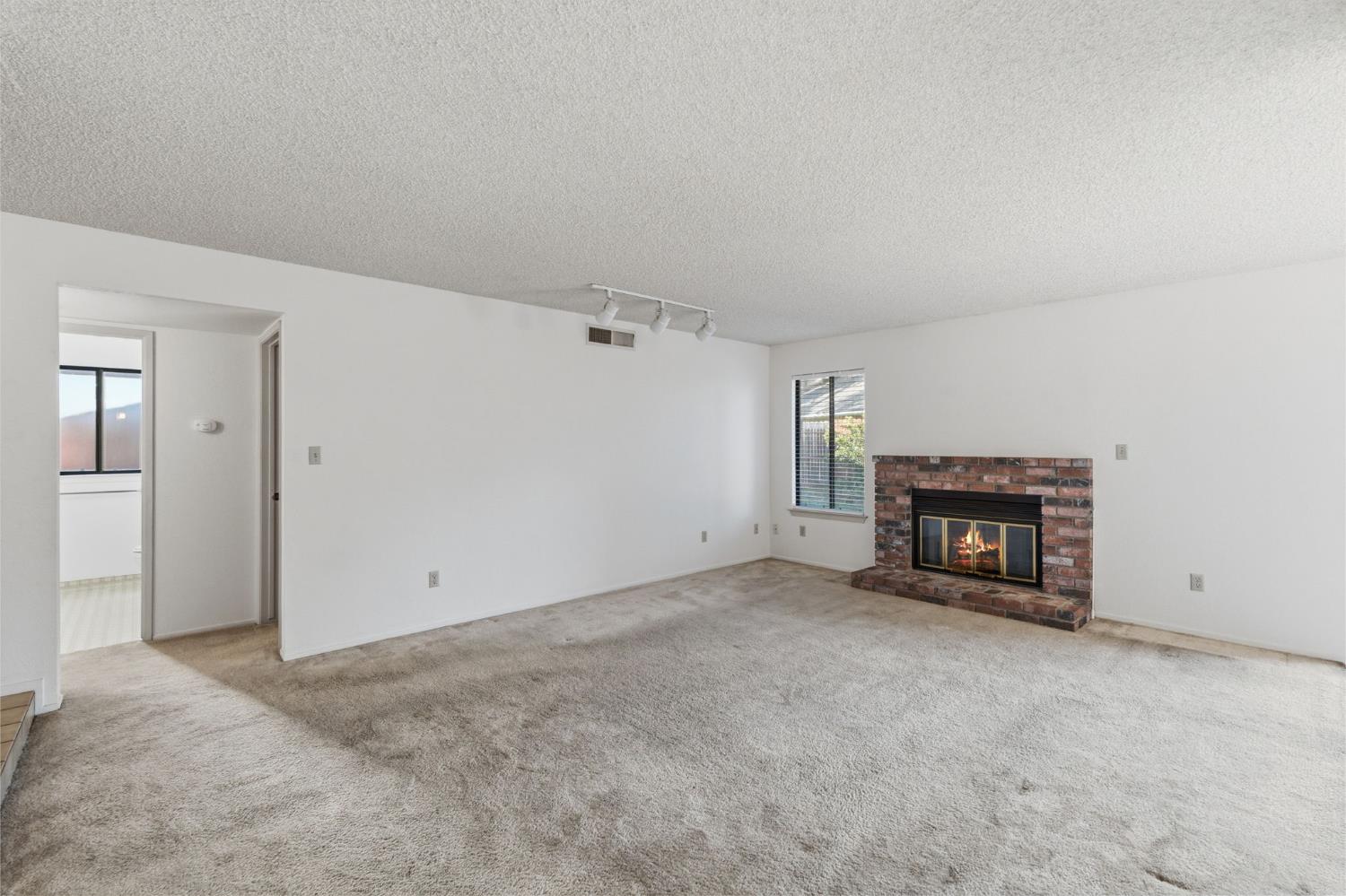 1345 Robinson Ave, Clovis, CA 93612