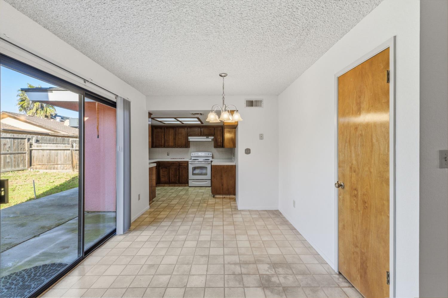 1345 Robinson Ave, Clovis, CA 93612