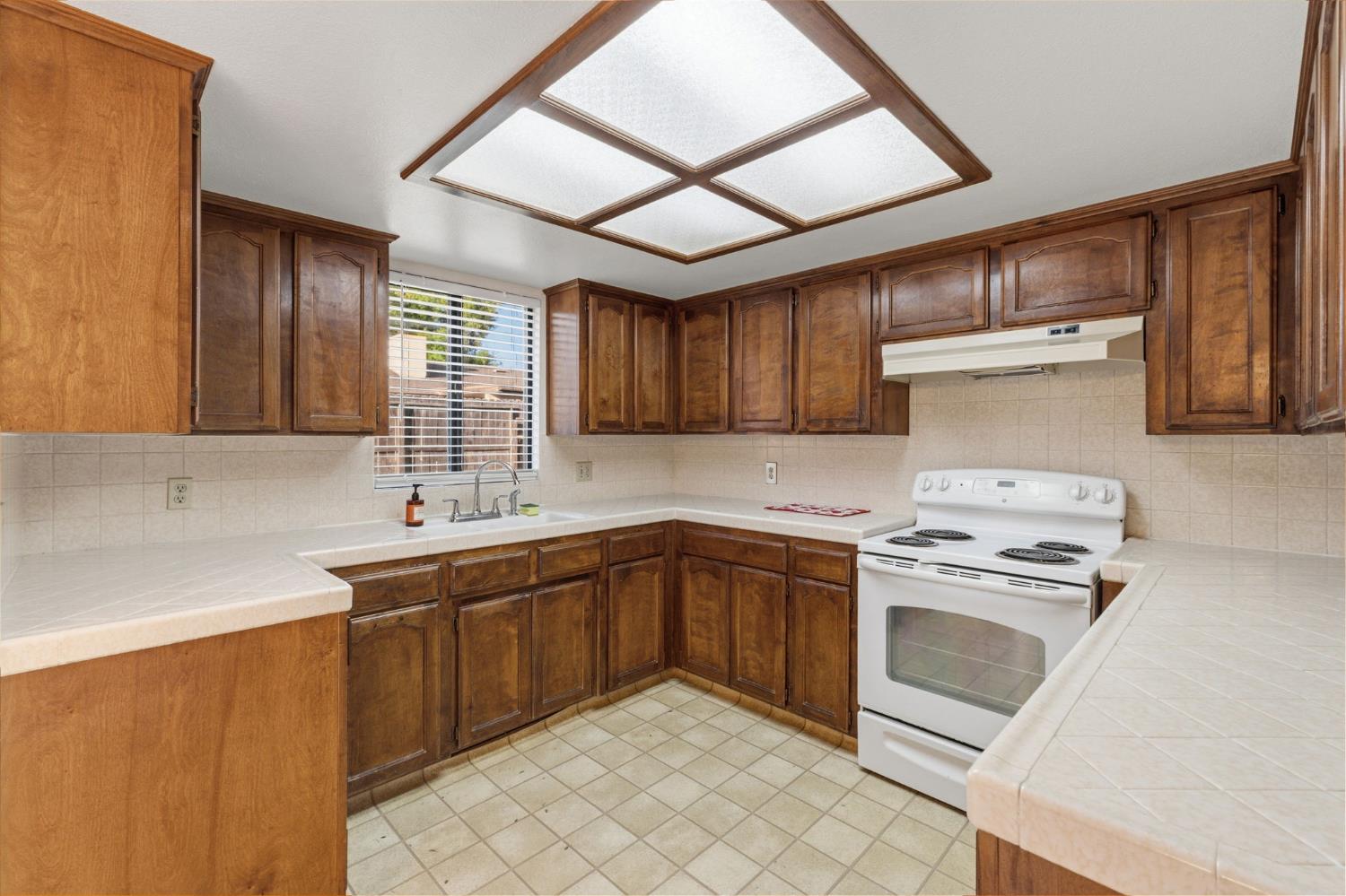 1345 Robinson Ave, Clovis, CA 93612