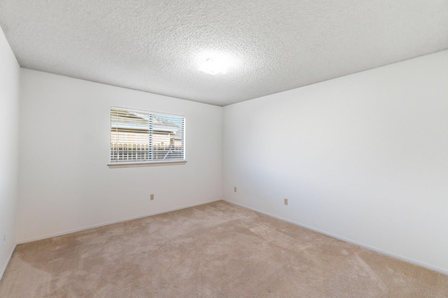 1345 Robinson Ave, Clovis, CA 93612