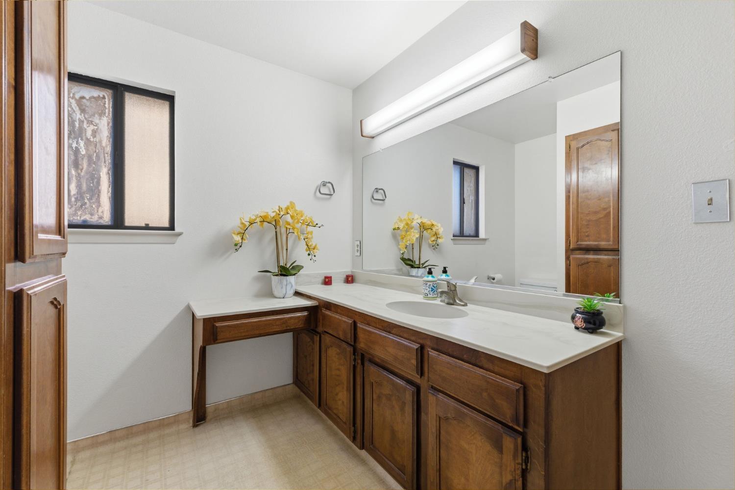 1345 Robinson Ave, Clovis, CA 93612