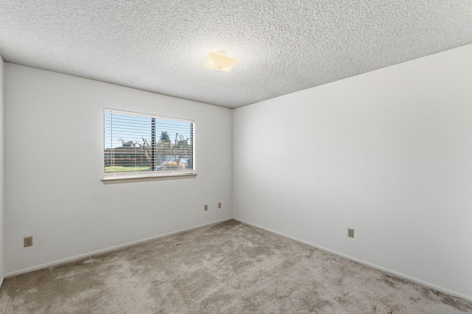 1345 Robinson Ave, Clovis, CA 93612