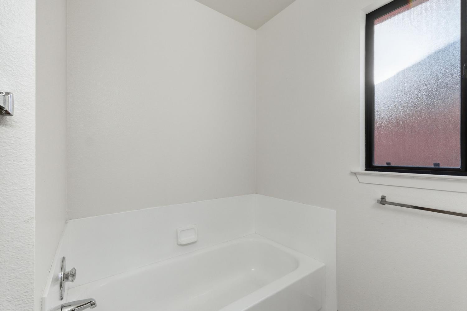 1345 Robinson Ave, Clovis, CA 93612