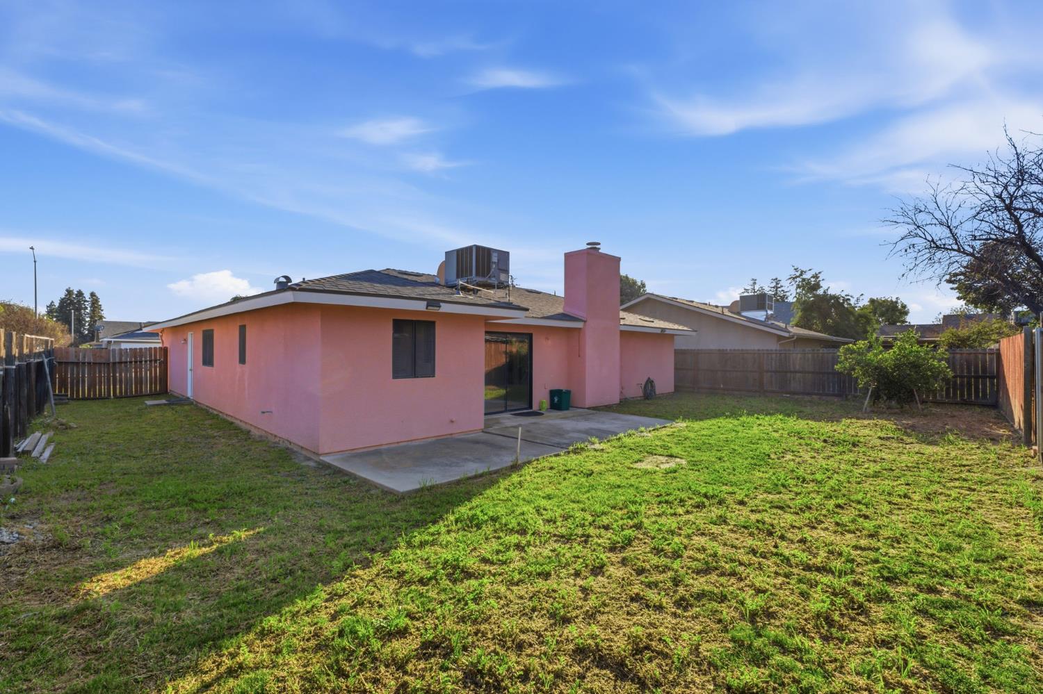 1345 Robinson Ave, Clovis, CA 93612