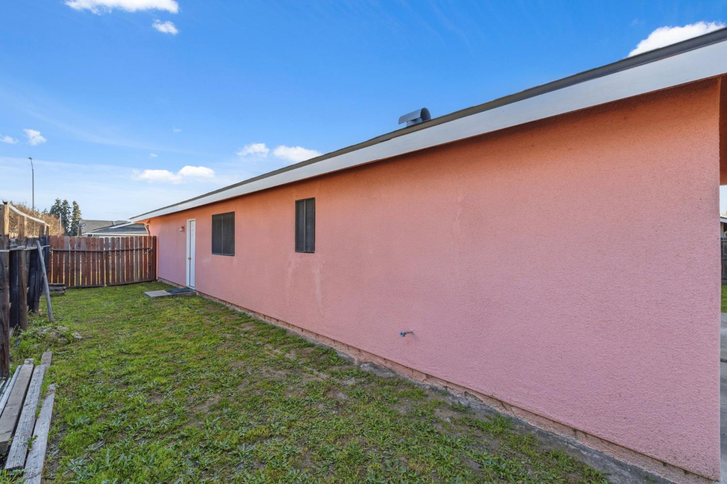 1345 Robinson Ave, Clovis, CA 93612