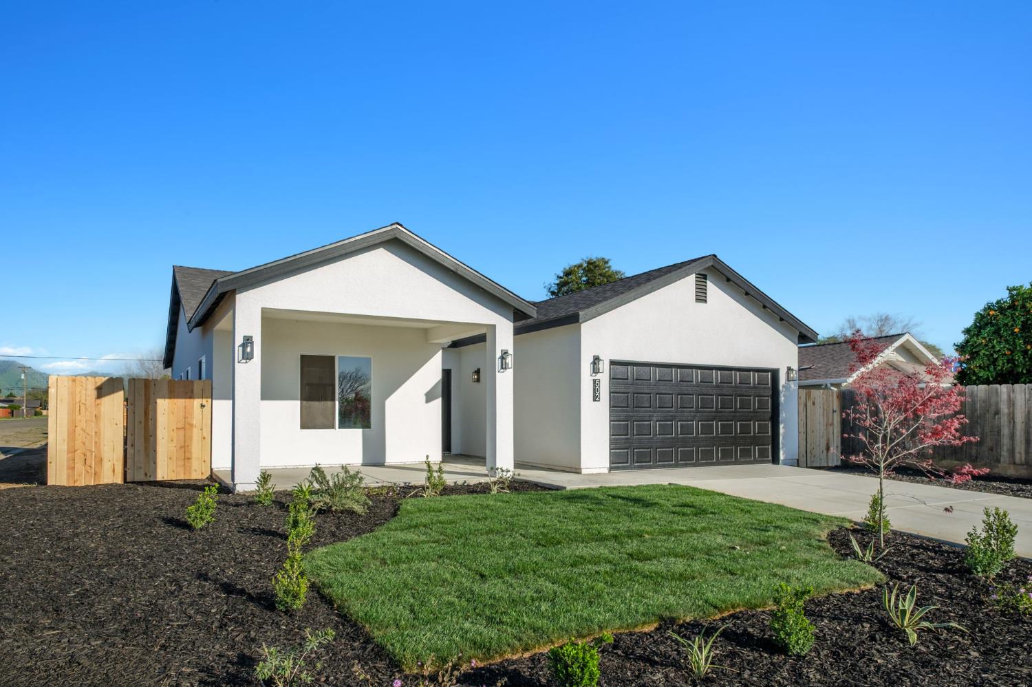 502 9th St, Orange Cove, CA 93646