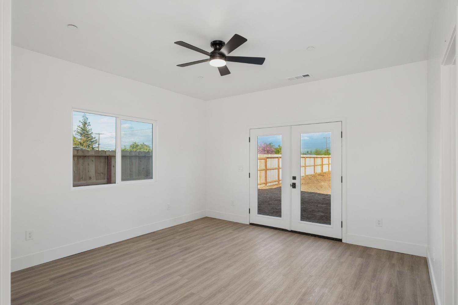 502 9th St, Orange Cove, CA 93646