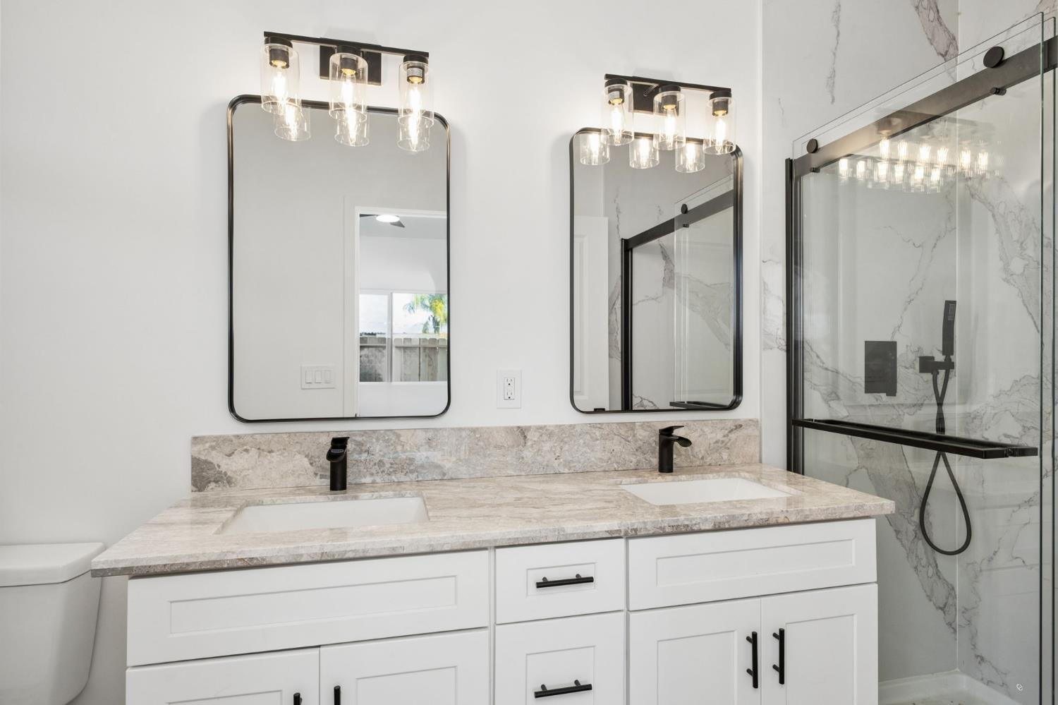 502 9th St, Orange Cove, CA 93646