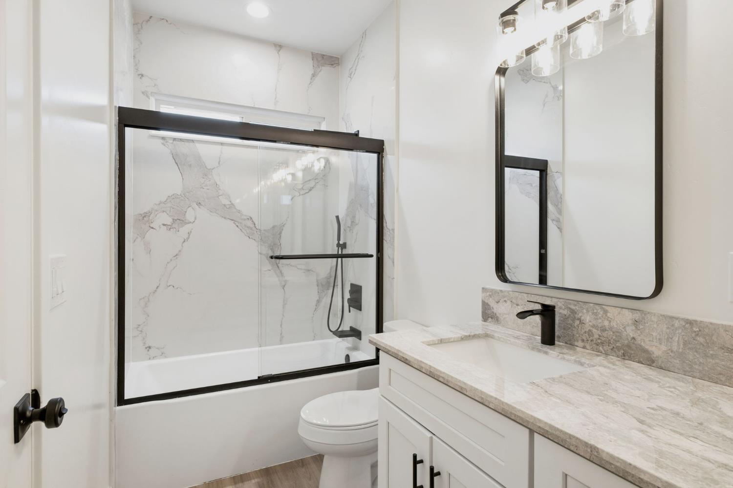 502 9th St, Orange Cove, CA 93646