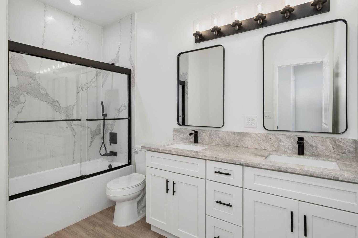 502 9th St, Orange Cove, CA 93646