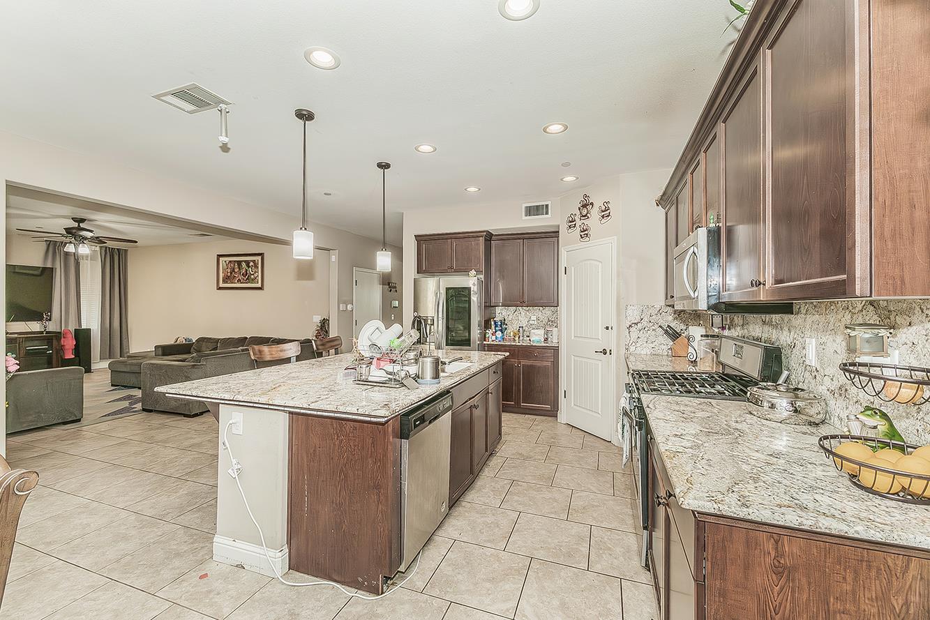 6326 W Donner Ave, Fresno, CA 93723