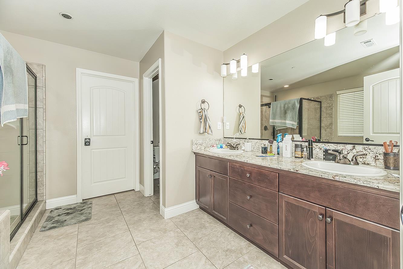 6326 W Donner Ave, Fresno, CA 93723