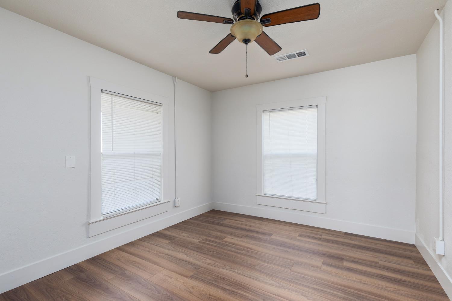 12283 E Dinuba Ave, Selma, CA 93662