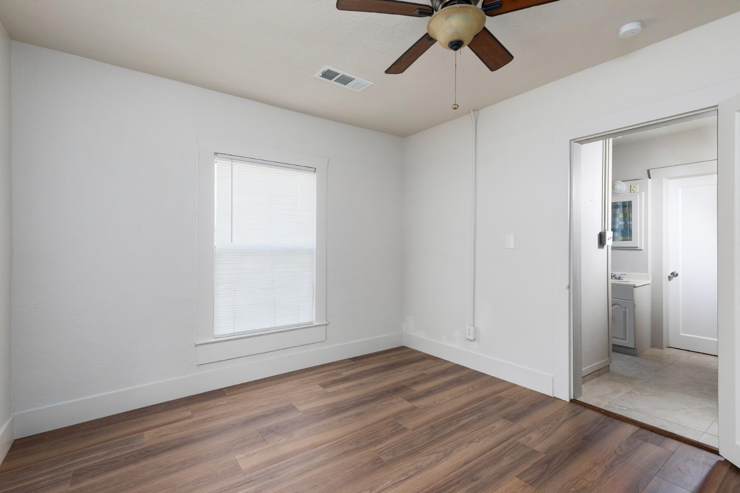 12283 E Dinuba Ave, Selma, CA 93662