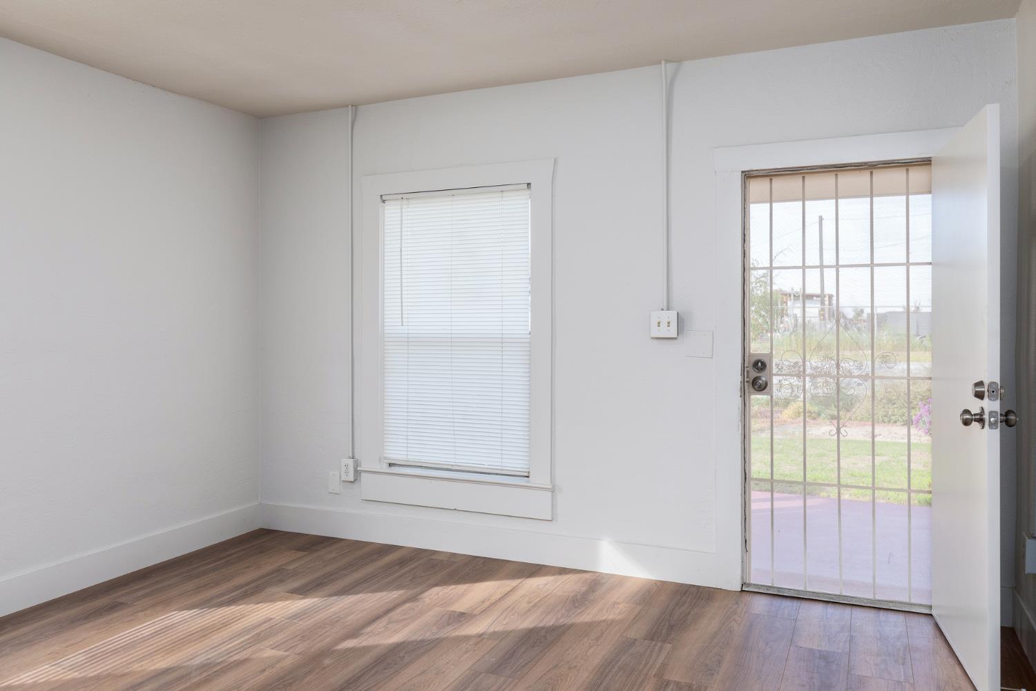 12283 E Dinuba Ave, Selma, CA 93662