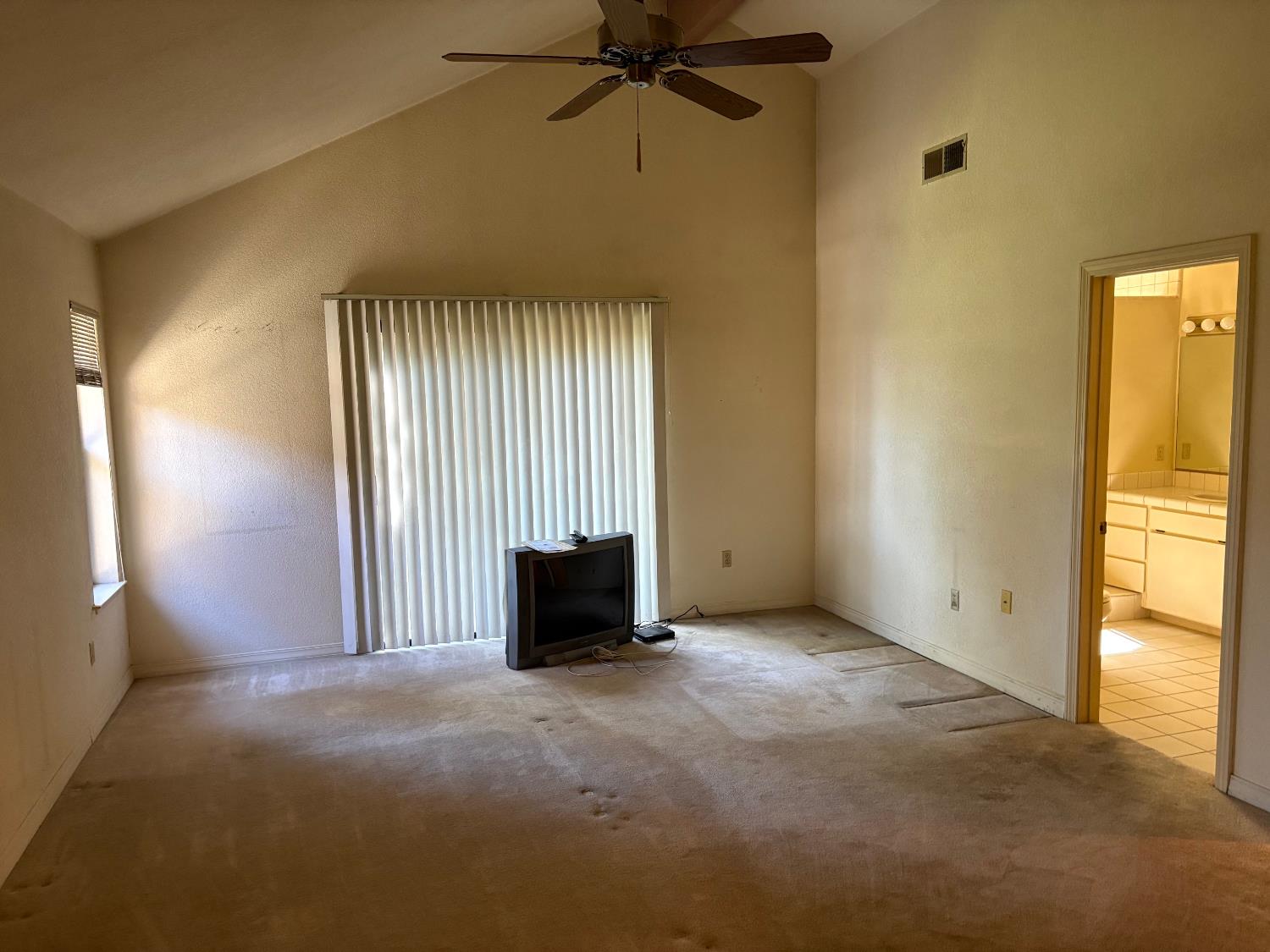 570 Timmy Ave, Clovis, CA 93612