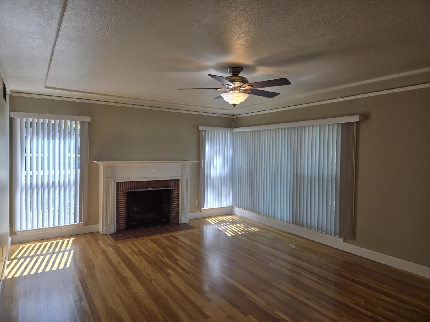 1406 N thorne Ave, Fresno, CA 93728