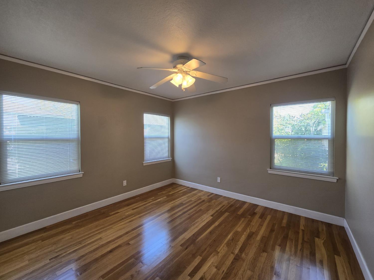 1406 N thorne Ave, Fresno, CA 93728