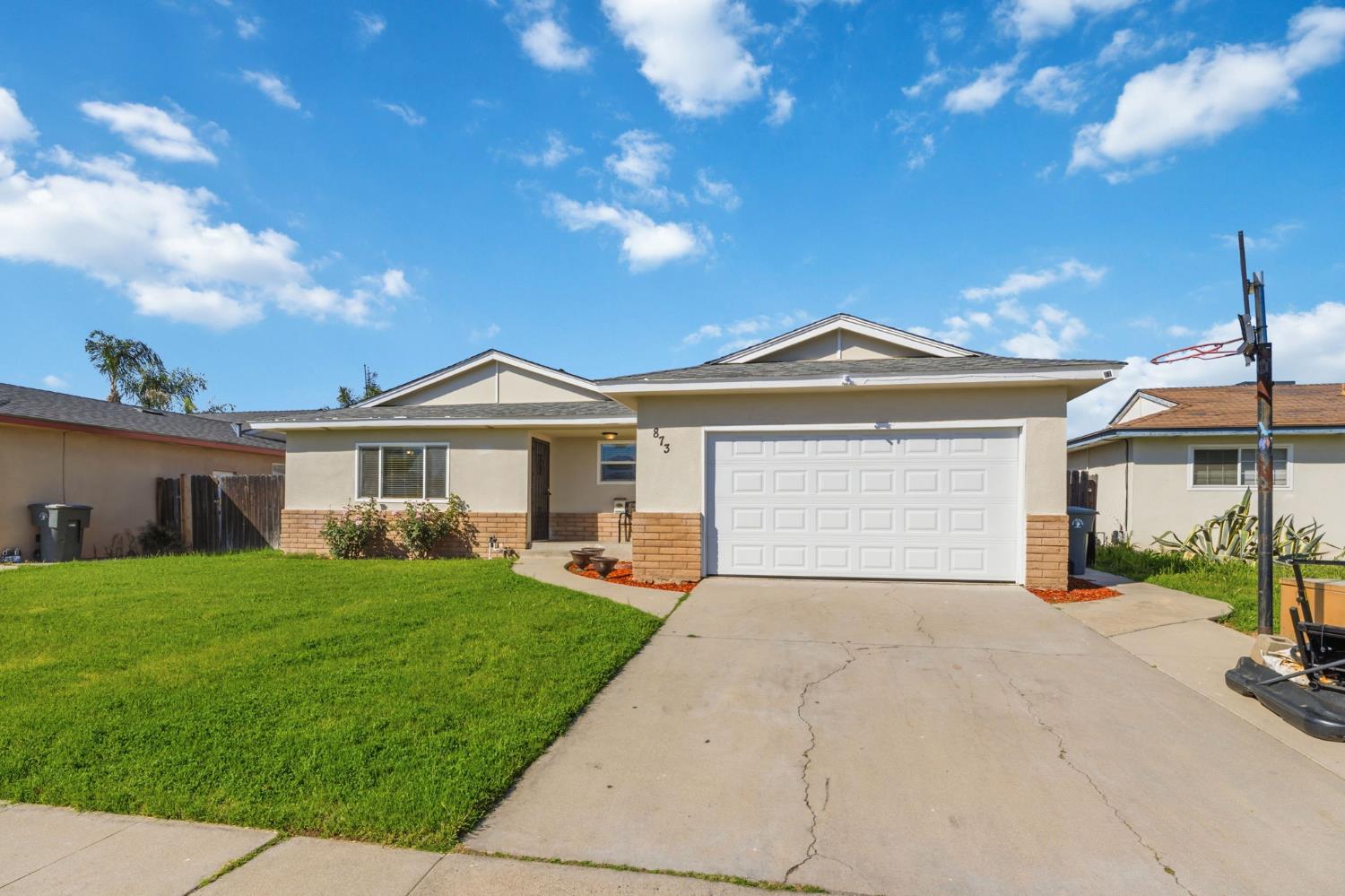 873 W Euclid Ave, Clovis, CA 93612