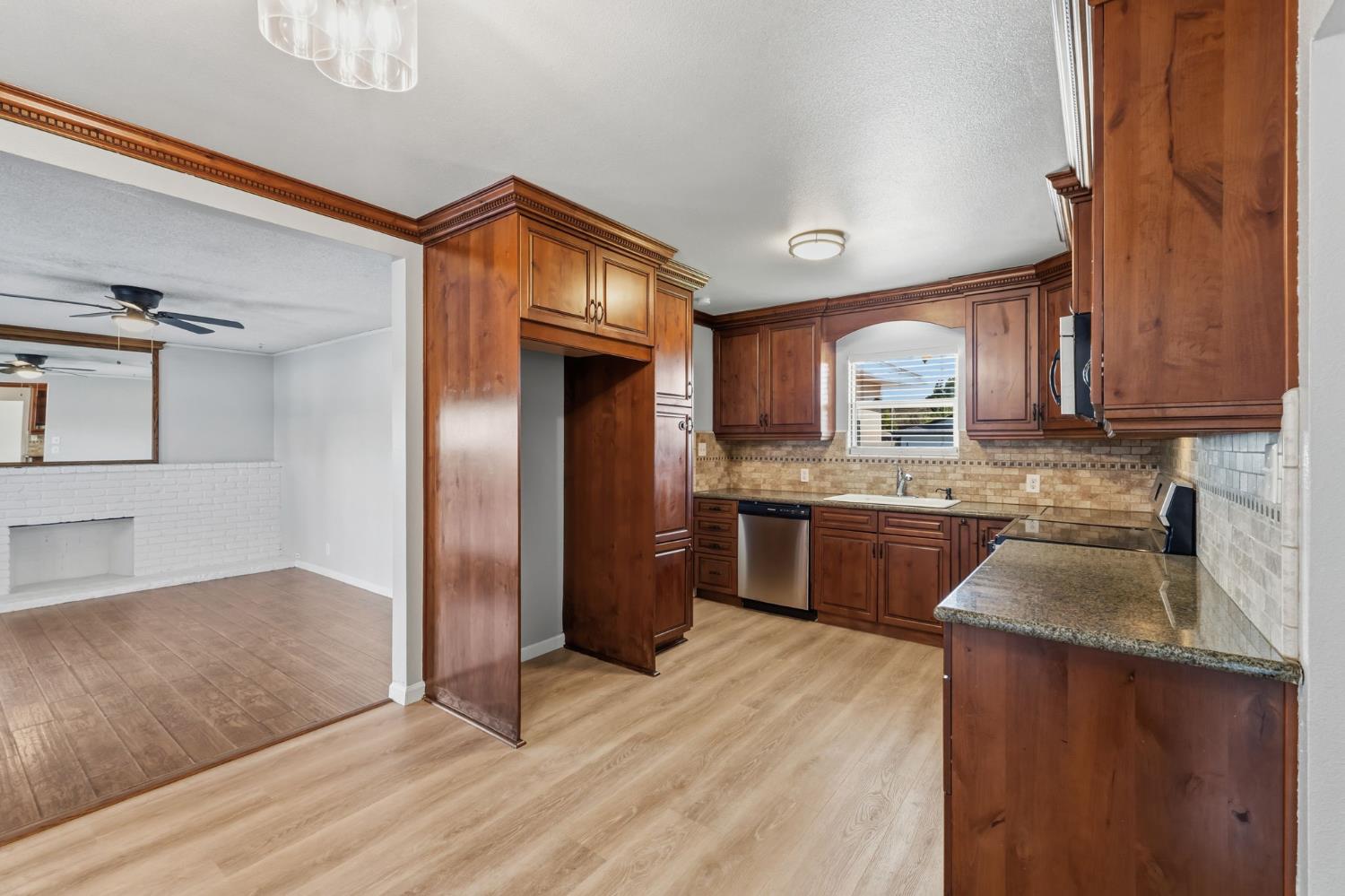 873 W Euclid Ave, Clovis, CA 93612