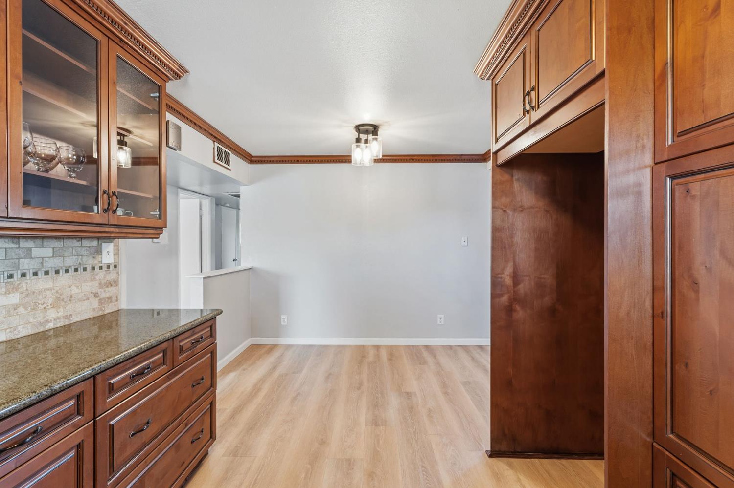 873 W Euclid Ave, Clovis, CA 93612