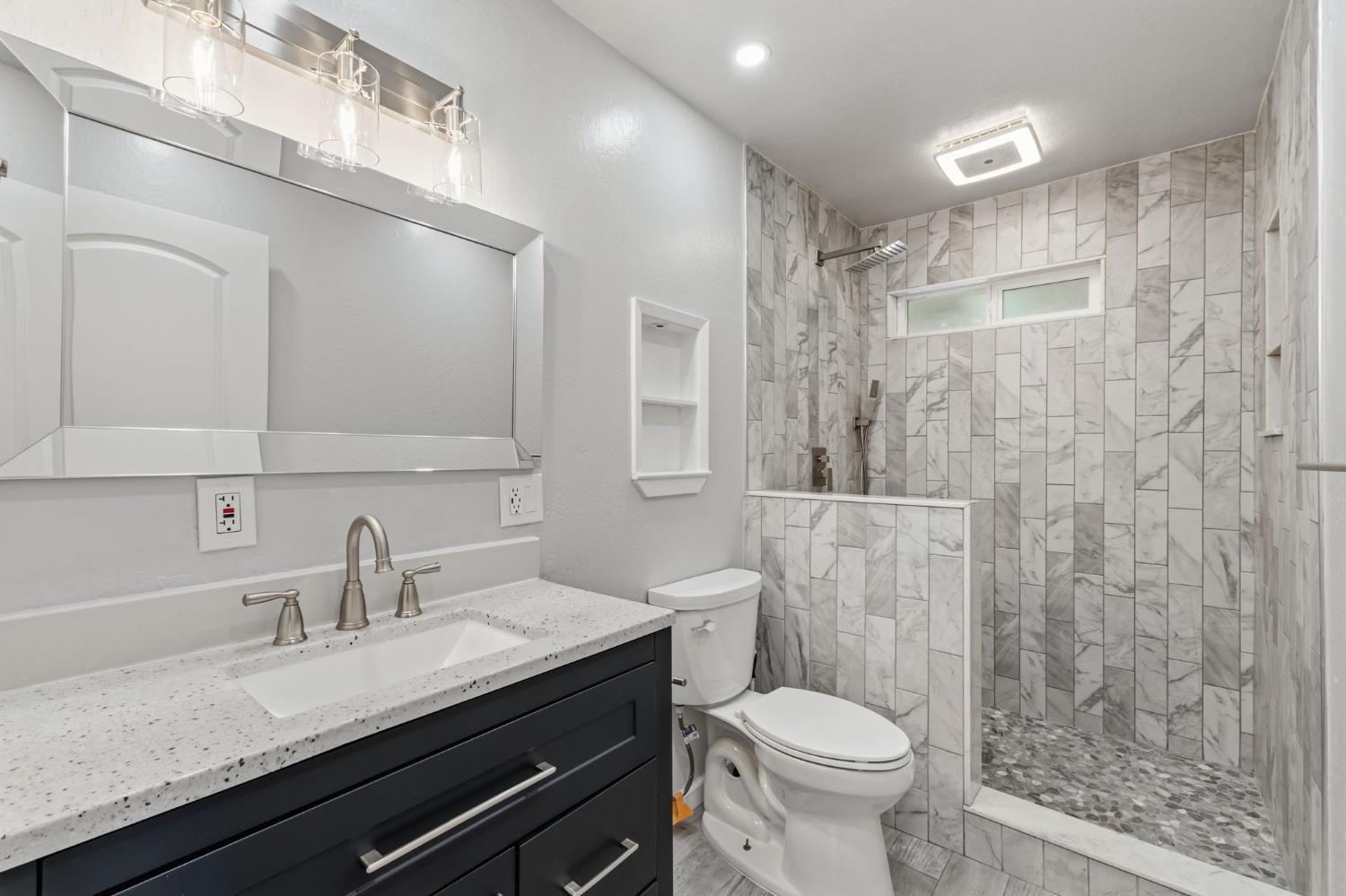 873 W Euclid Ave, Clovis, CA 93612