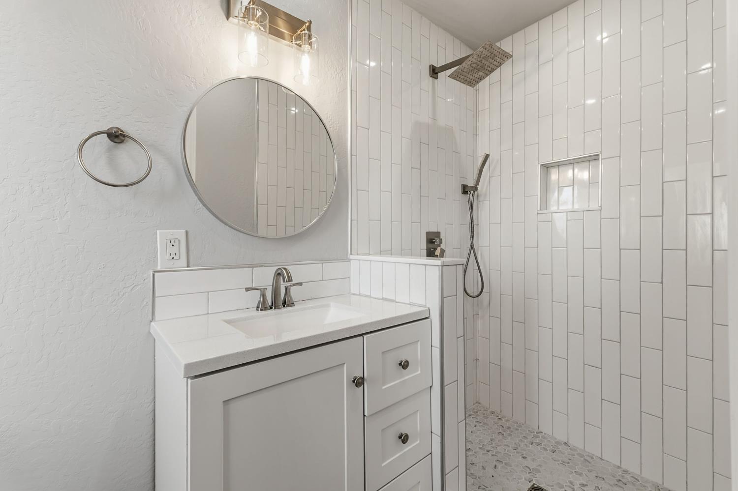 873 W Euclid Ave, Clovis, CA 93612