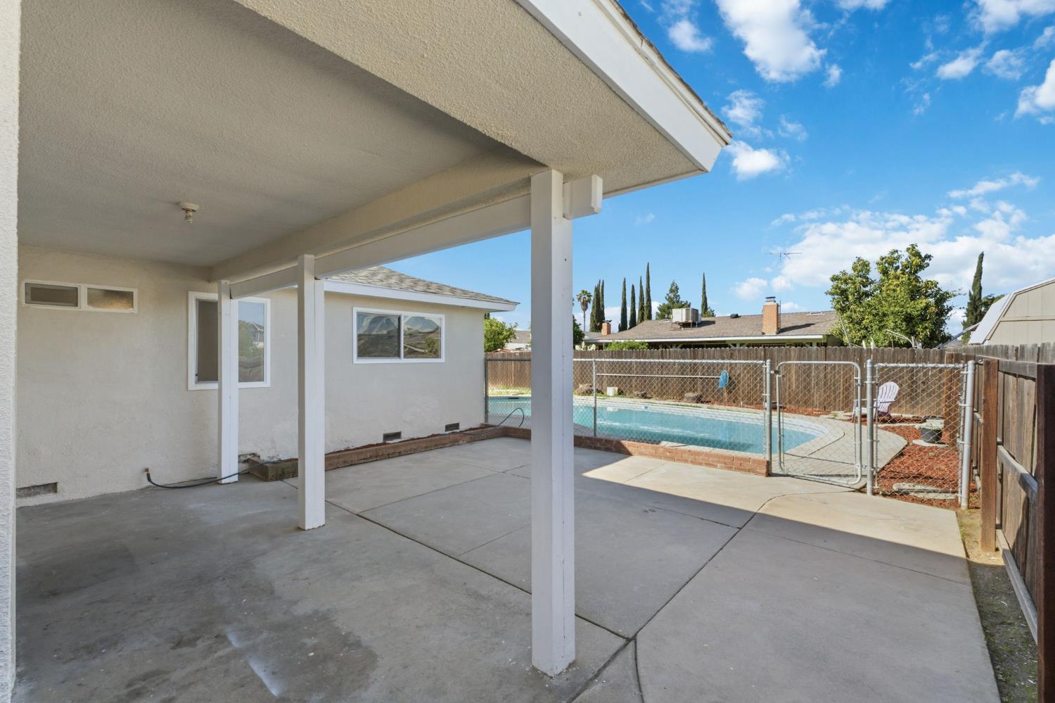 873 W Euclid Ave, Clovis, CA 93612