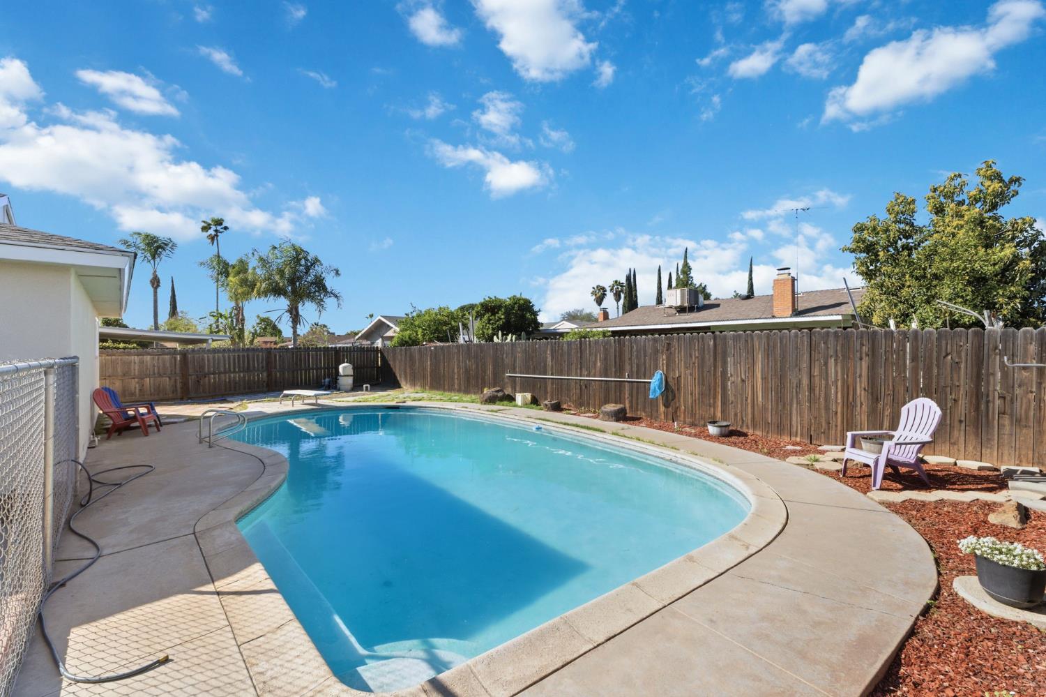 873 W Euclid Ave, Clovis, CA 93612