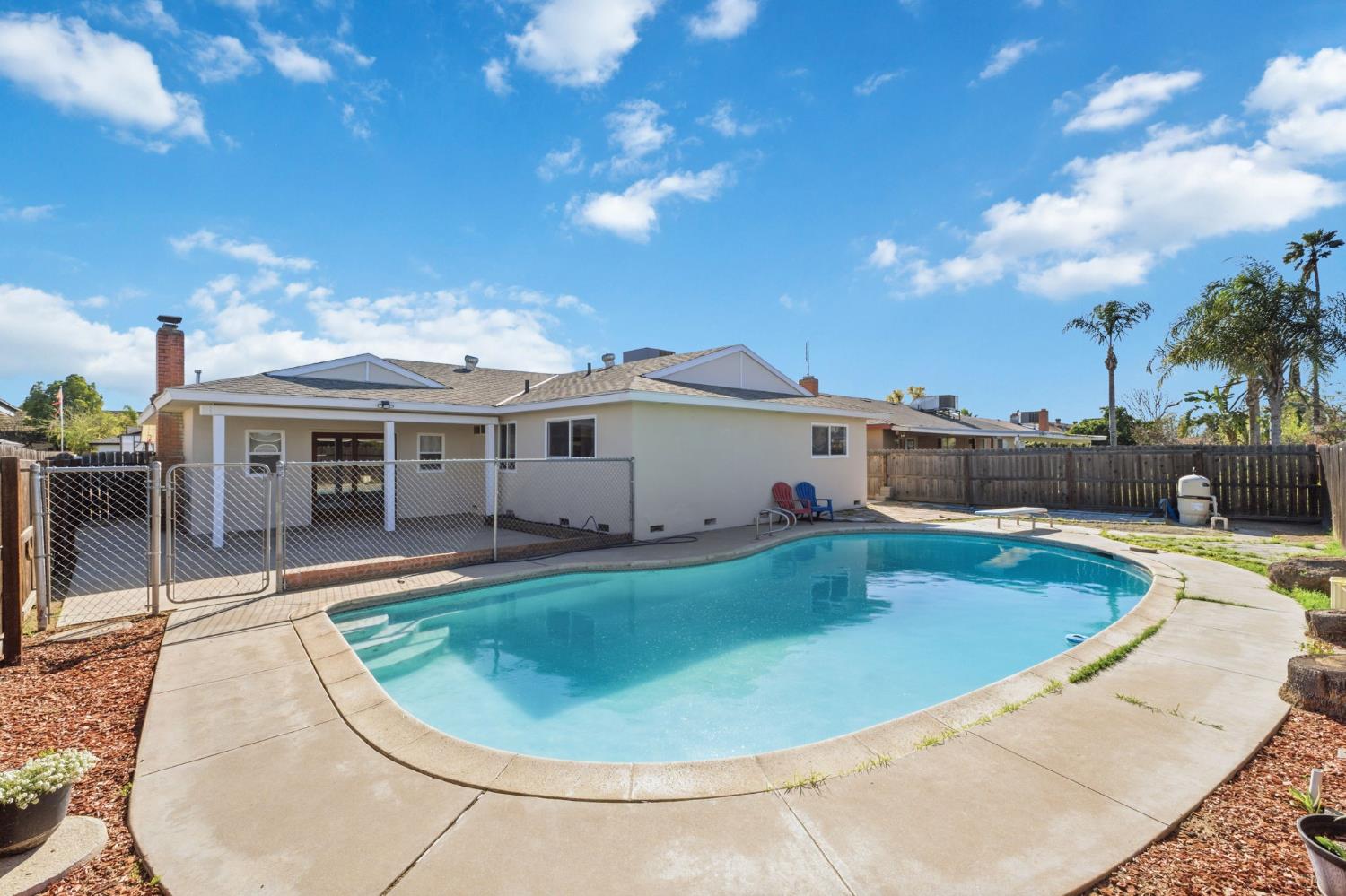 873 W Euclid Ave, Clovis, CA 93612