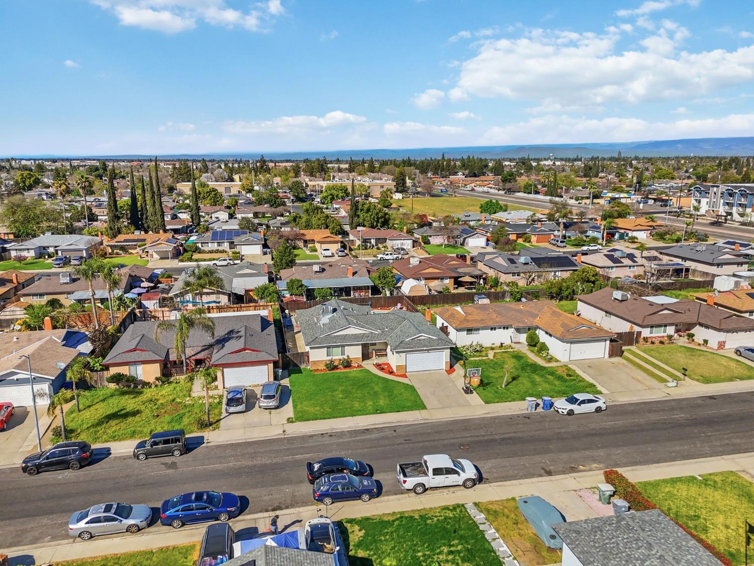 873 W Euclid Ave, Clovis, CA 93612