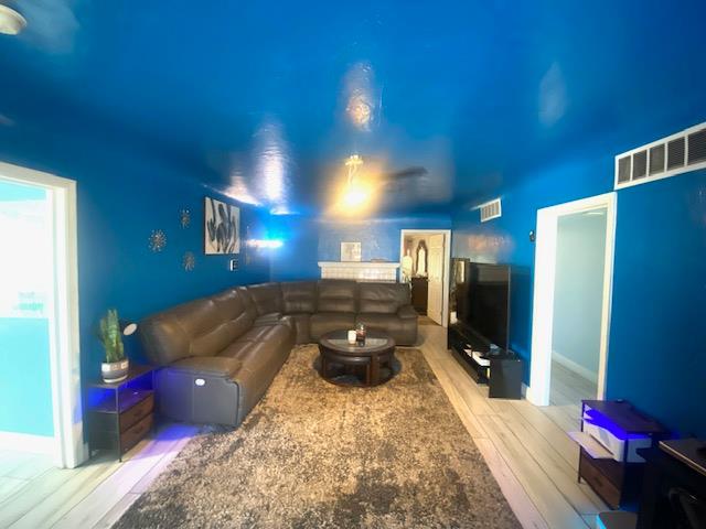 4574 E Illinois Ave, Fresno, CA 93702